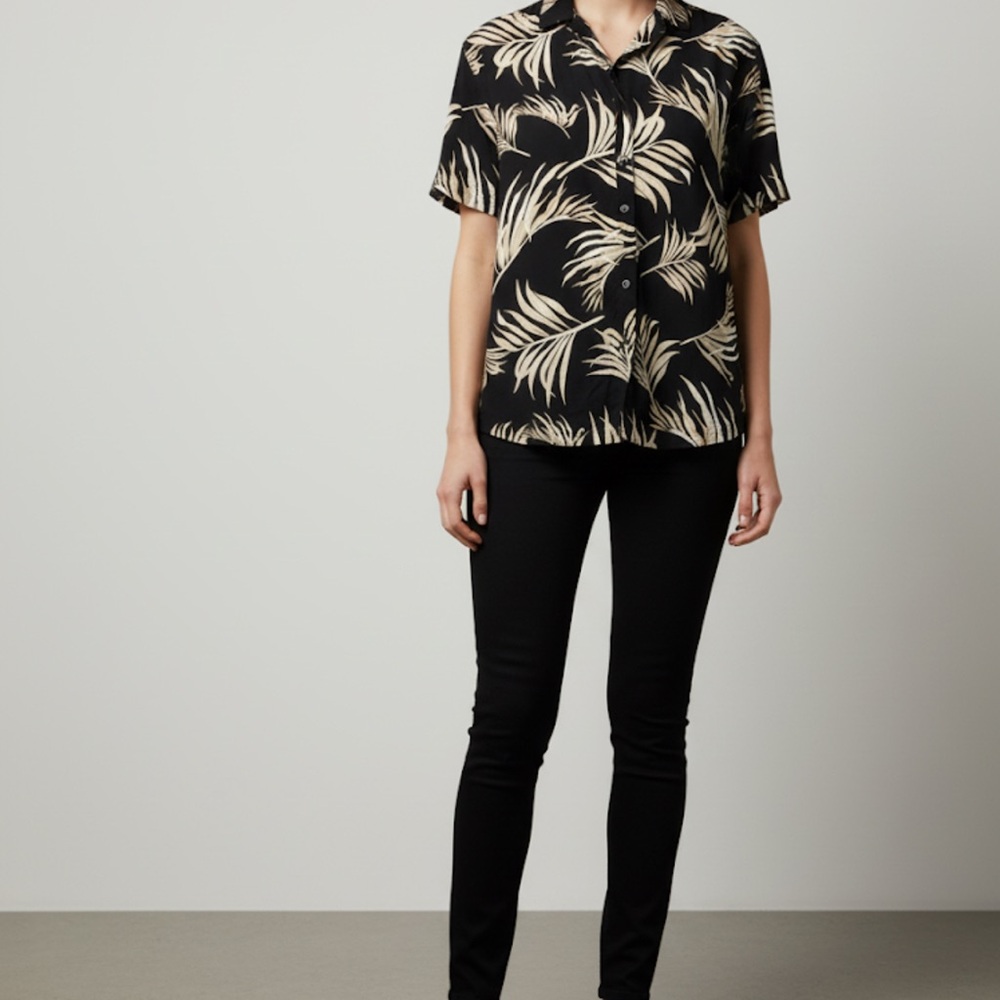 H&M Black and Cream Leaf Print Shirt Size M